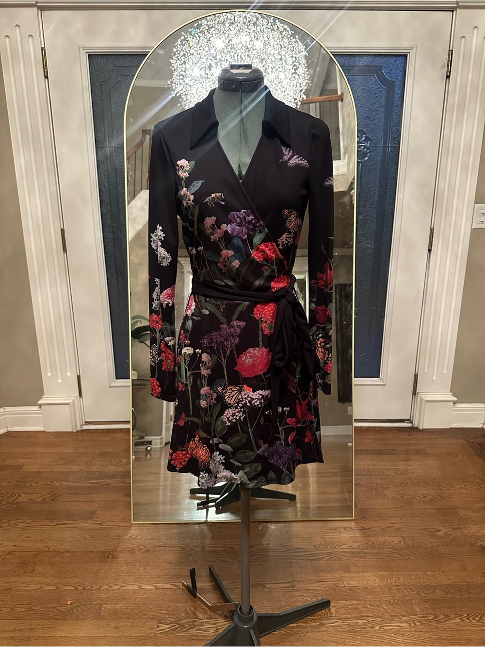 Alice + Olivia Millicent LS Flare Mini Dress NWT size 6 video - Picture 10 of 17